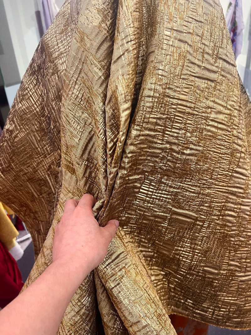 قماش جاكار غير منتظم بنقشة بني - مراجعة Vintage Sewing Textile وسعره